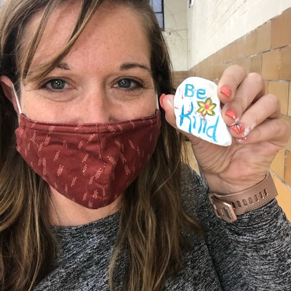 Meet your Posher, April - Picture 2 of 5